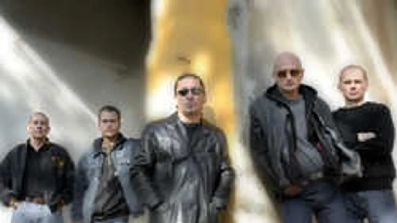 Nem vicc, zenél a 67-es út, ezzel állítottak emléket Cipőnek - Videó