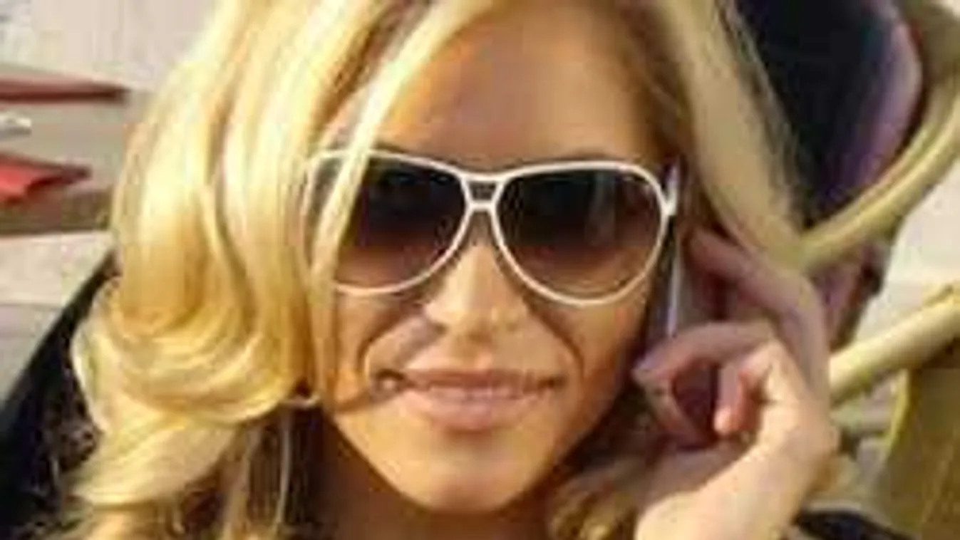 Ezt nézd: Félmilliárd forintos nyaklánc takarta Hargitai Bea mellét