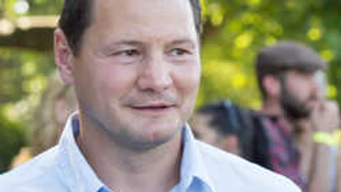 Hírek a kórházból, túl van az életveszélyen a TV2 sztárjának kisfia