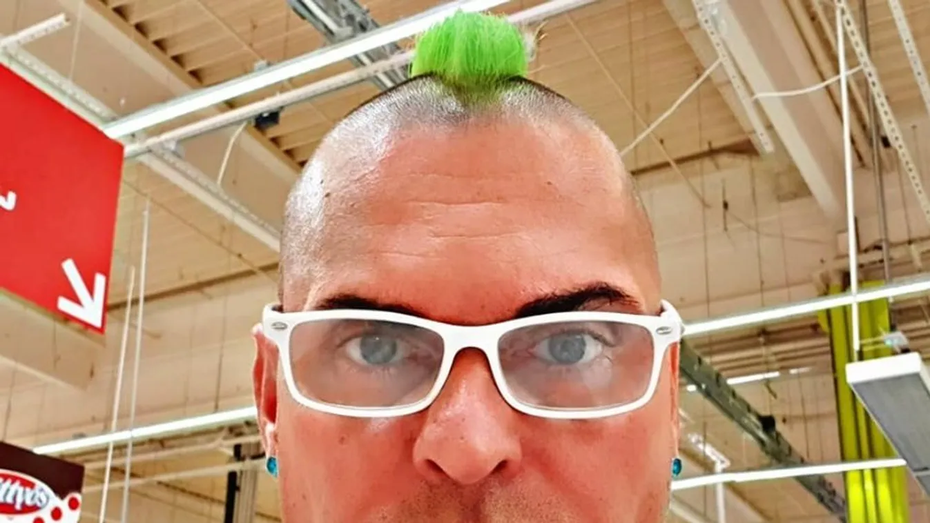 Durván összebalhézott szerelmével a magyar sztár, kirakta a szobából