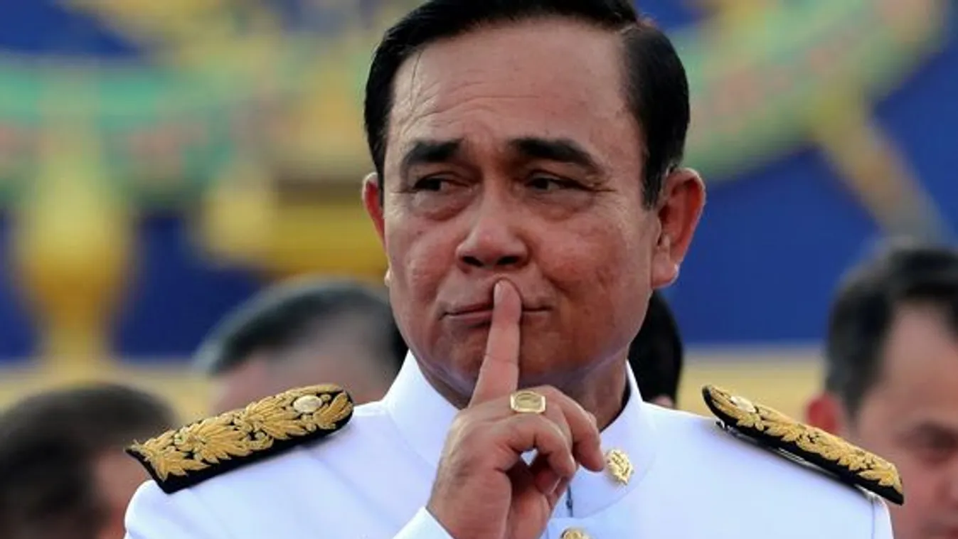 Teljes döbbenet: Ezt művelte a thai miniszterelnök, mert nem tetszettek neki az újságírói kérdések
