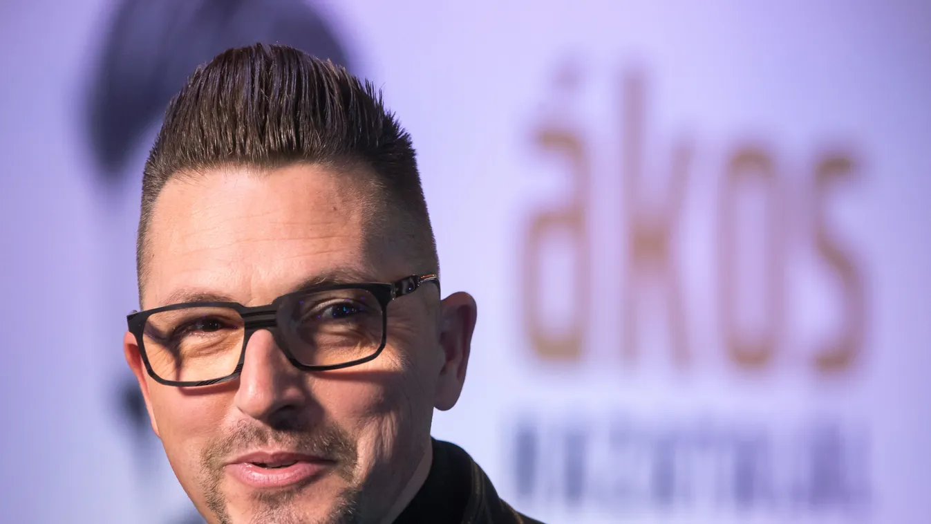 Óriási meglepetést kapott a rajongóitól Ákos