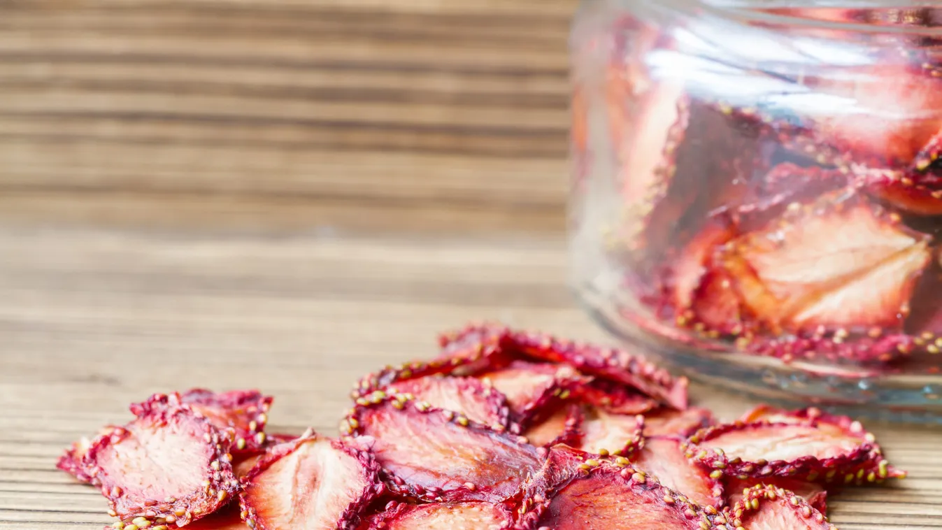 Dehydrated,Strawberries.,Dried,Sliced,Berries,On,Wooden,Background,And,In