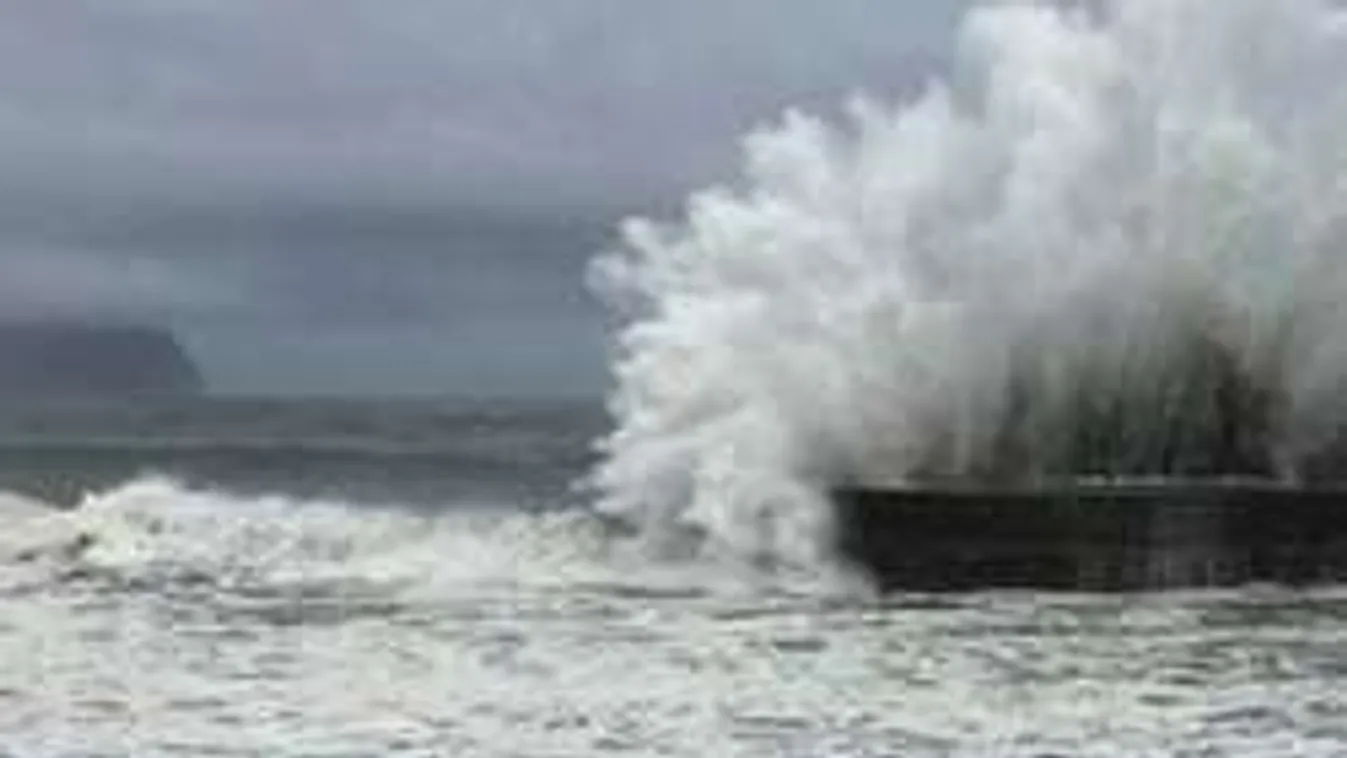 Ítéletidő! Pusztító tájfun tarolja le a térséget, áldozatok is vannak