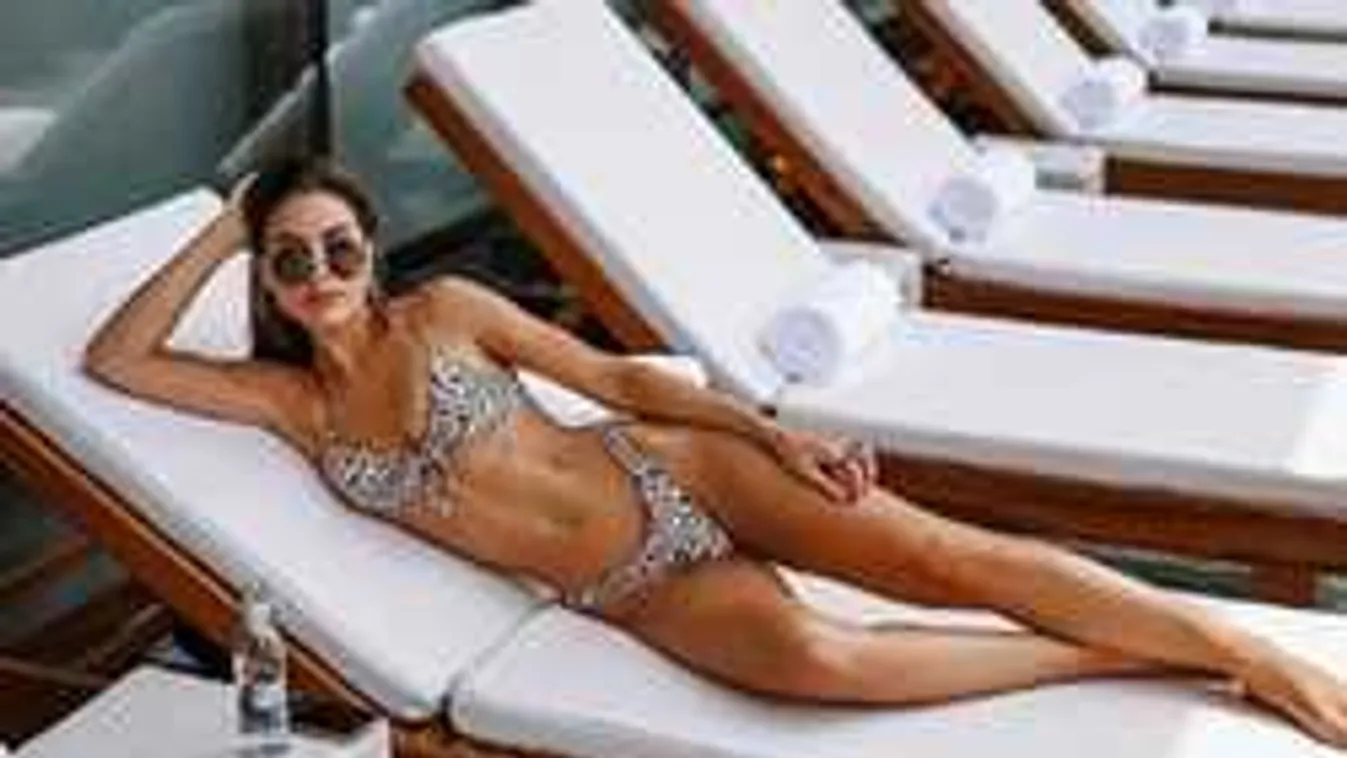 Szédítő, milyen falatnyi bikiniben pózolt az őrjítően csinos modell