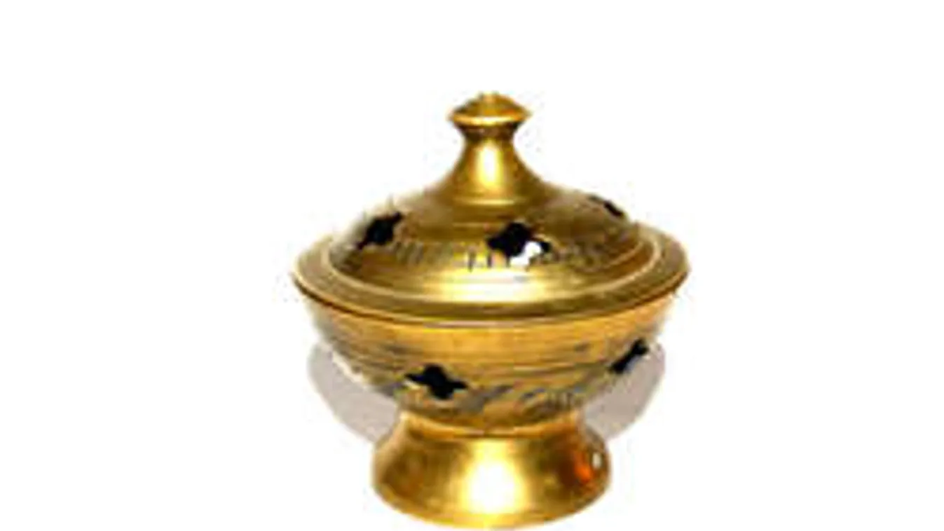 Hihetetlen: a buszmegálló melletti járdán szórták szét egy férfi hamvait