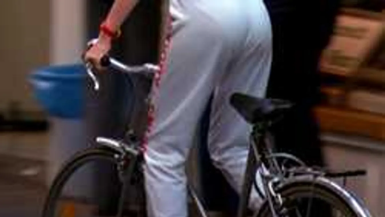 Csúnyán kifosztották a migránsok a biciklijéről lerángatott német nőt