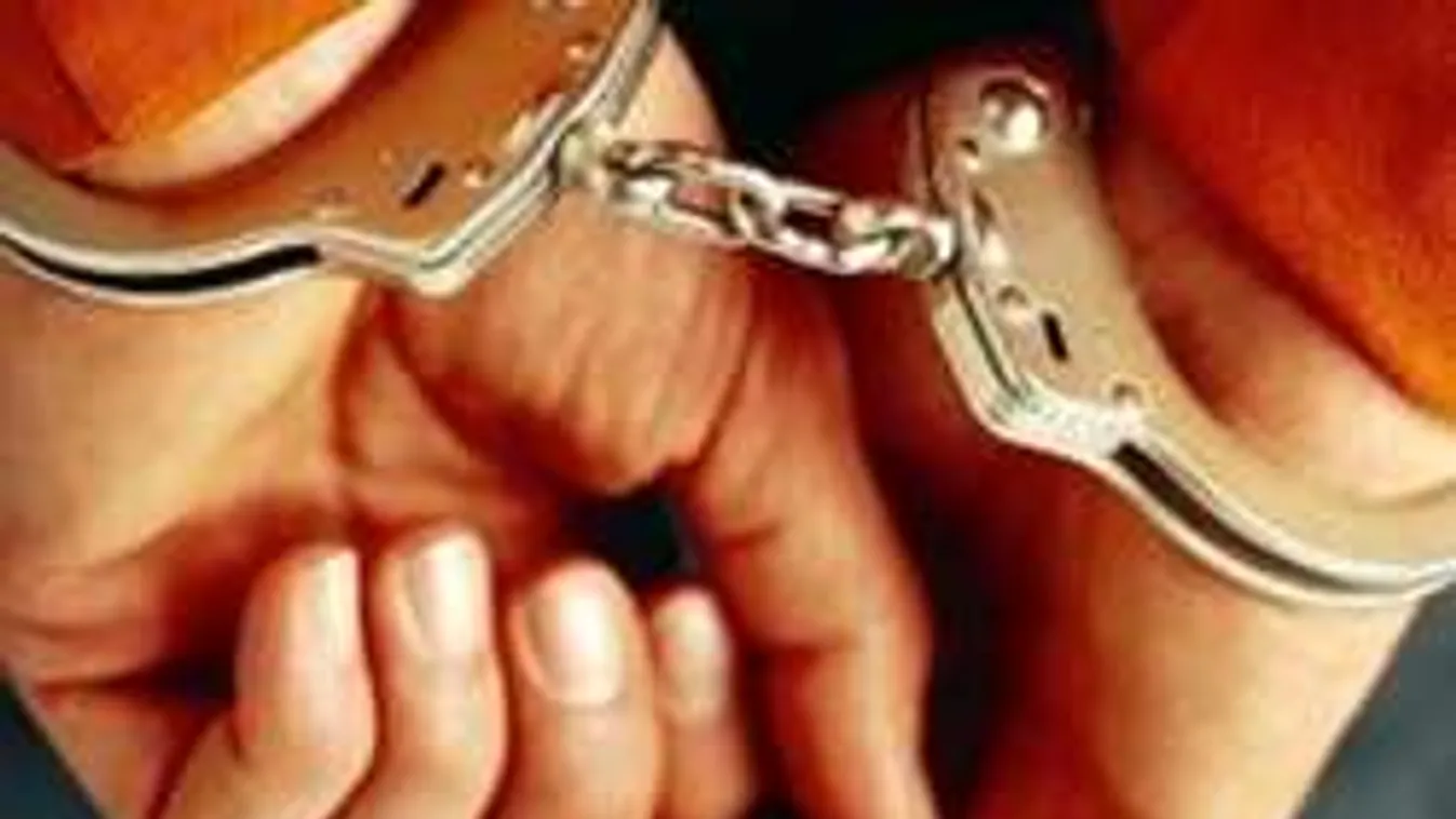 Leszbikus csókért zárnak börtönbe két lányt