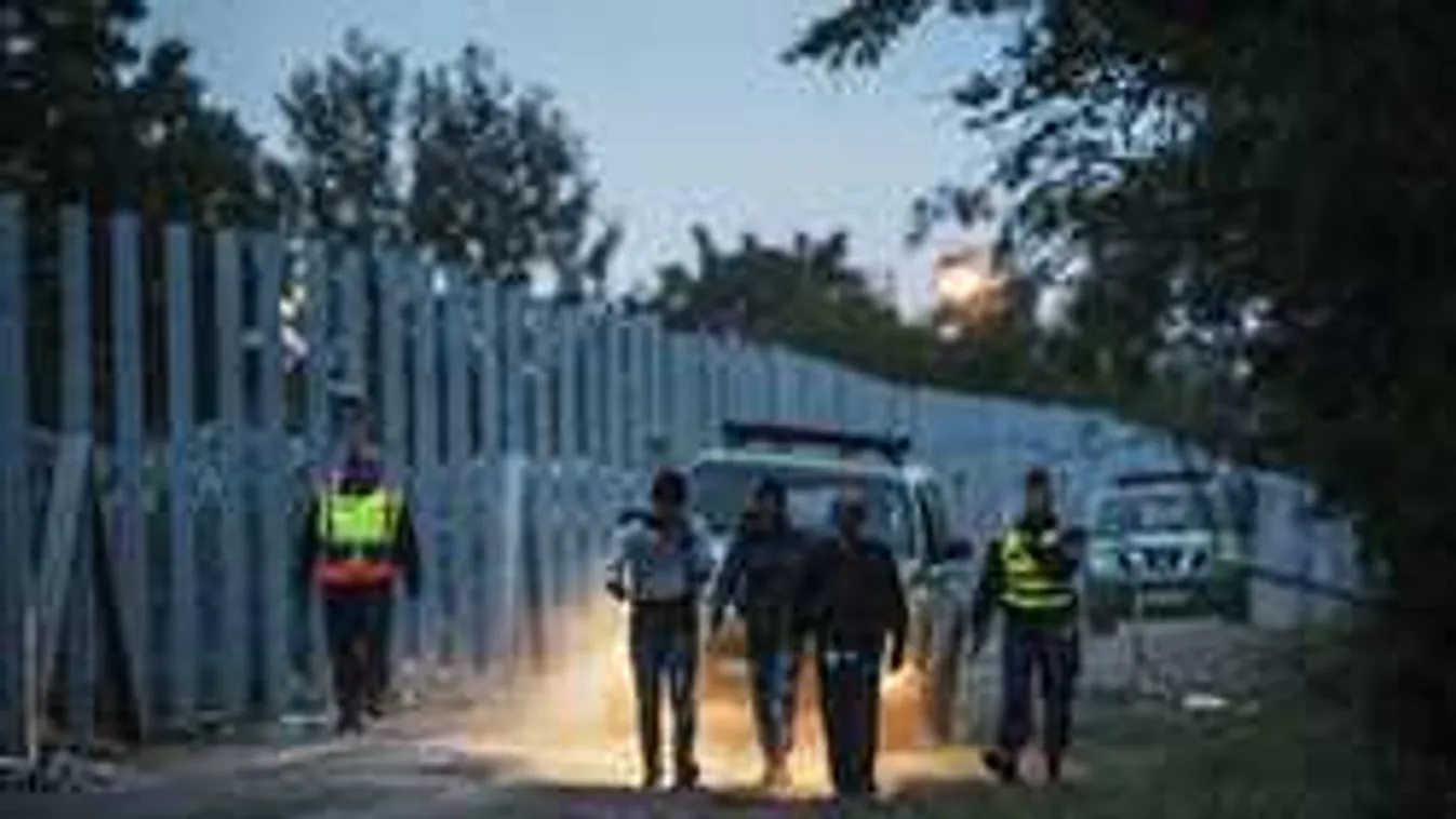 Migránsokkal megrakott kamionok tartanak Magyarország felé