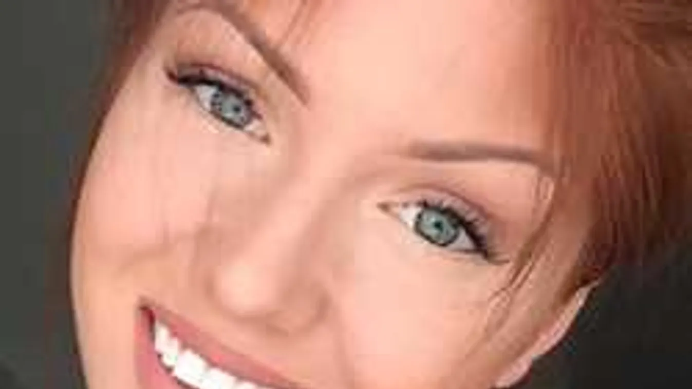 Egy szál melltartóban szexizik, ágyból posztolt képet Tolvai Reni