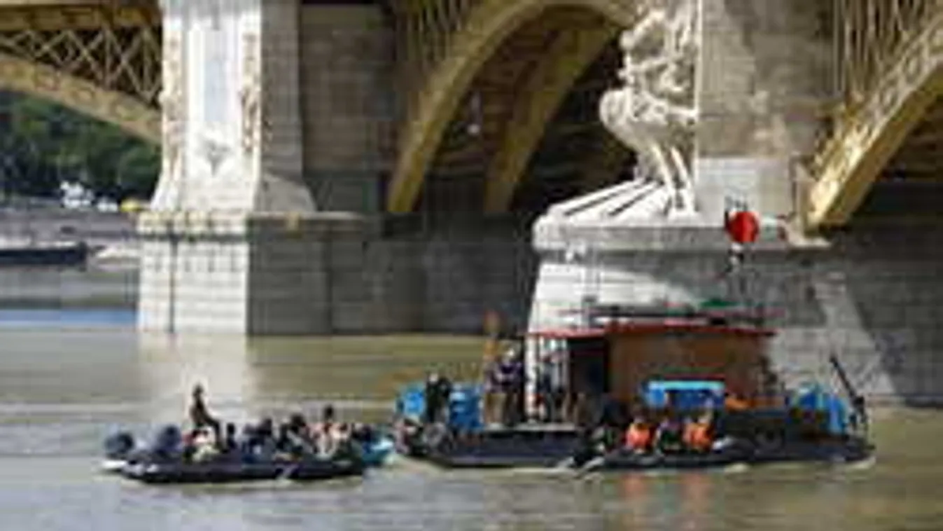 Szívszorító pillanatok, holttestet ölelve feküdt a búvár a Hableány roncsainál