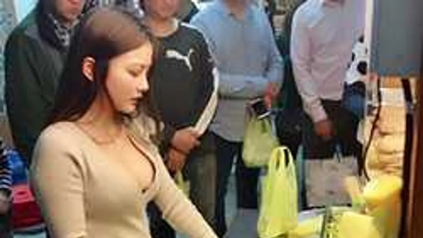 Elképesztő szexizmus: Durva, ami ebben a hentesboltban történik!