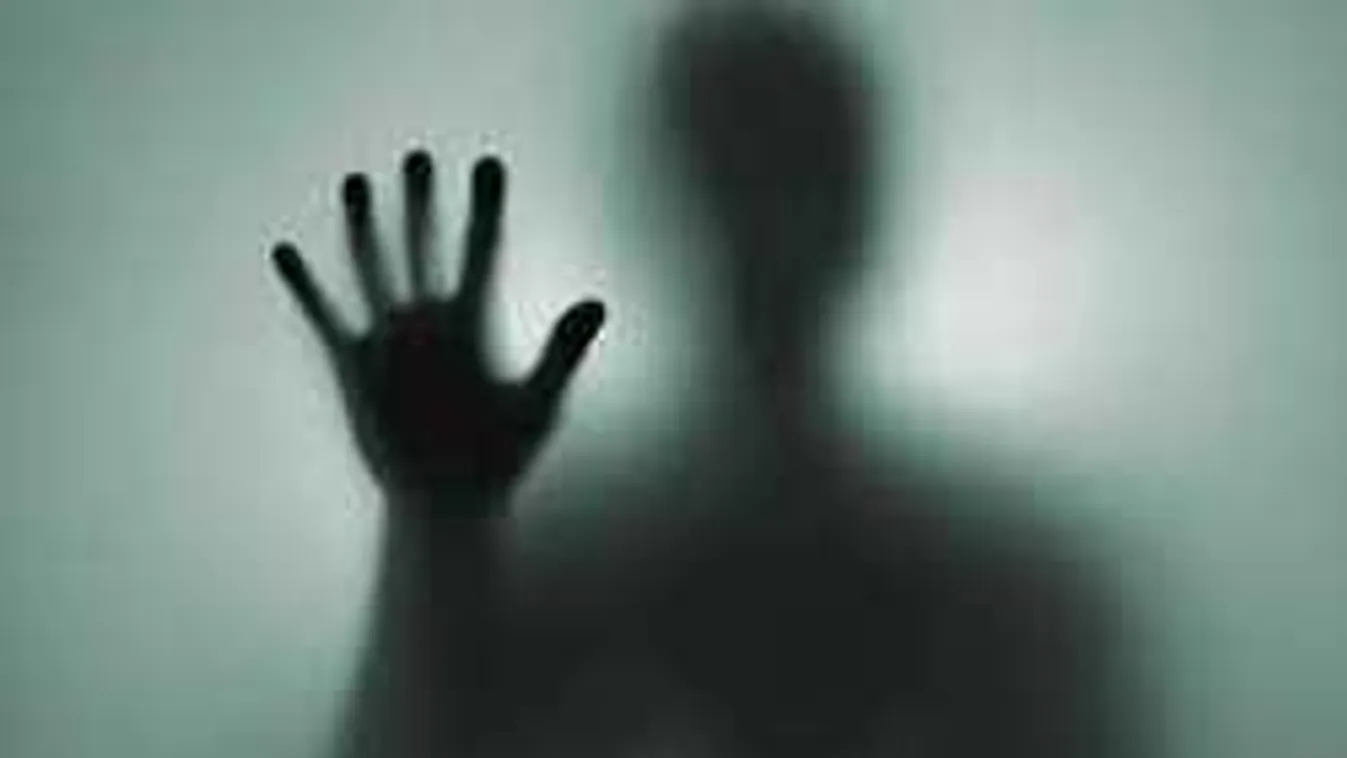 Sokkot kapott Laura, szörnyű, mit fedezett fel a fiáról készült képen