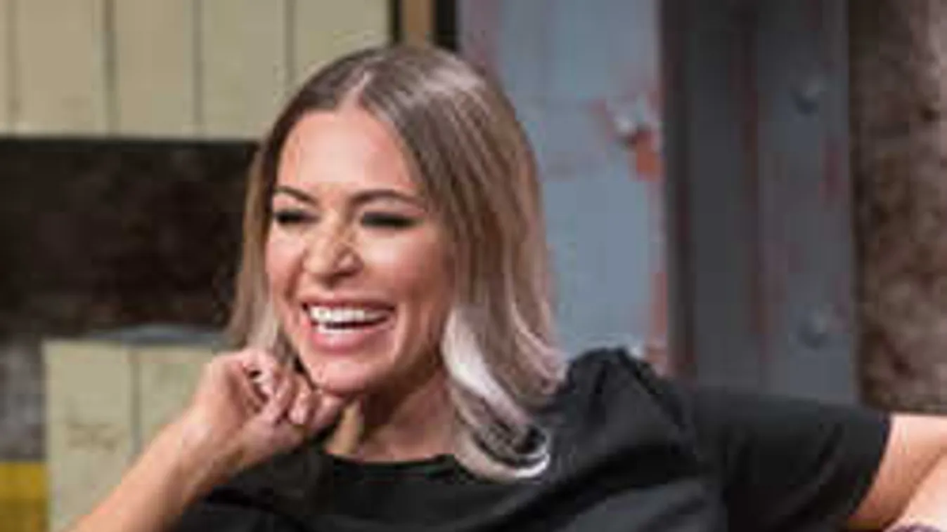 Se bugyi, se más: anyaszült meztelenül pózolt a dögös magyar modell