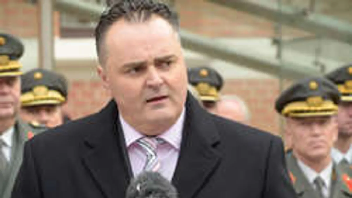 Osztrák miniszter: A migránsok 90 %-át nem tudjuk kitoloncolni