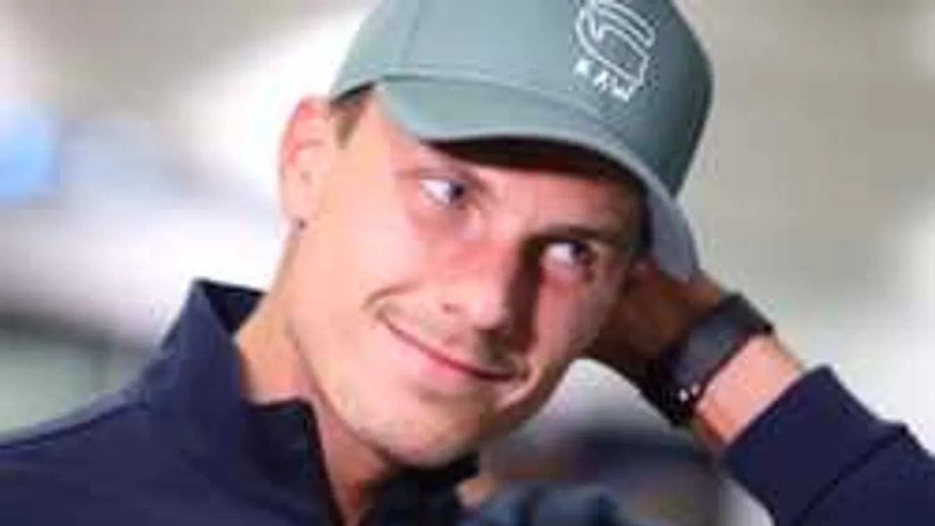 Kitalálod, melyik városban fotózkodott a magyar sztár?