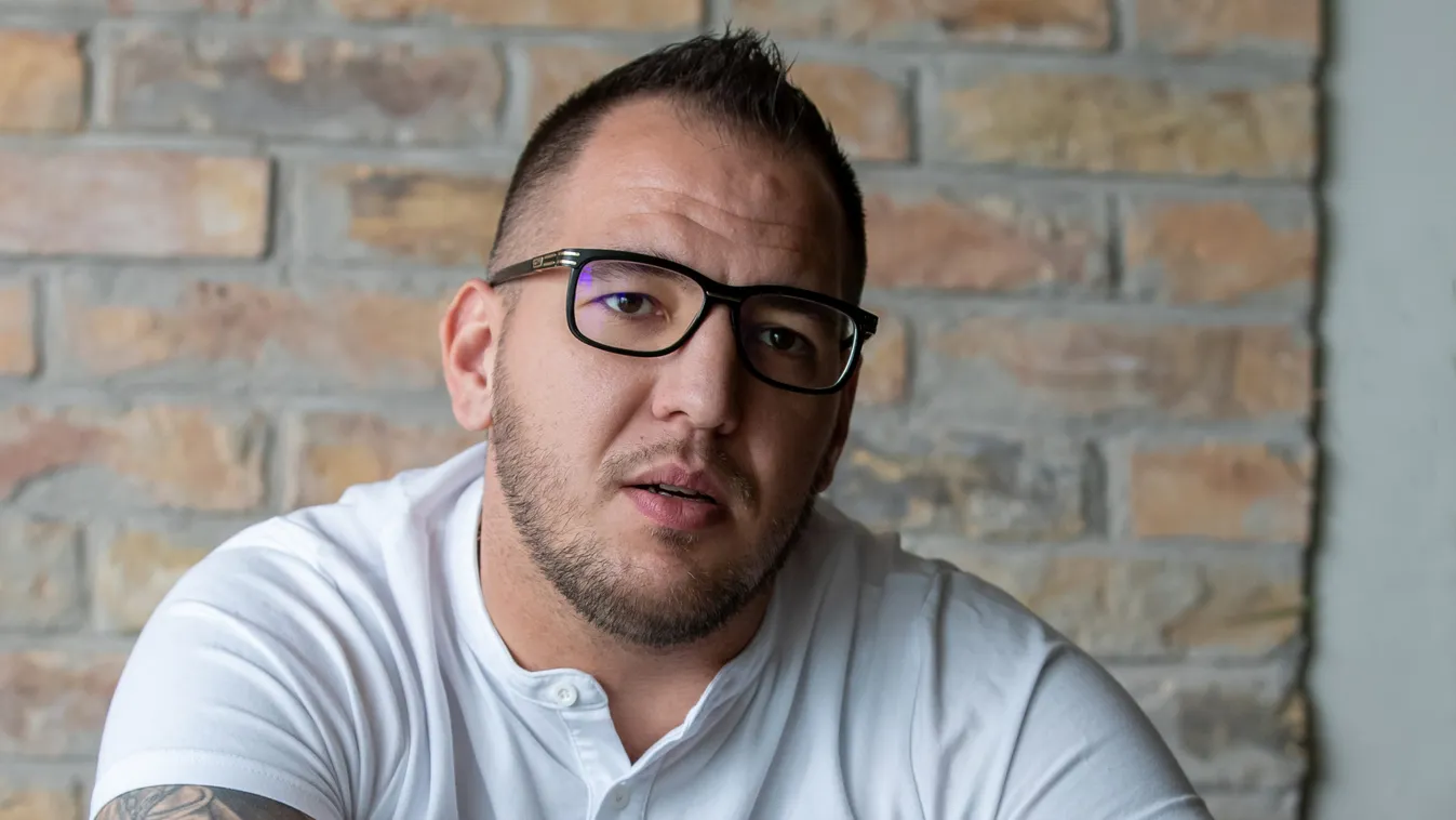 Tényleg szakított Curtis és barátnője? Megszólalt a pár jó barátja