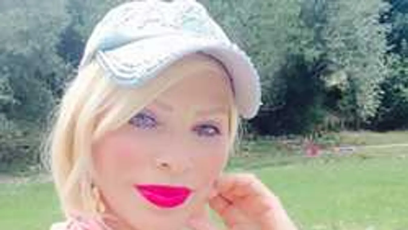 Bizarr meztelen kép került elő a 65 éves magyar sztárról