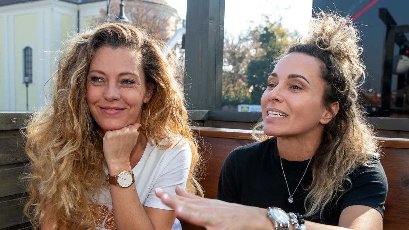 Retro Chicks néven tér vissza Khell Cynthia és Karsai Zita