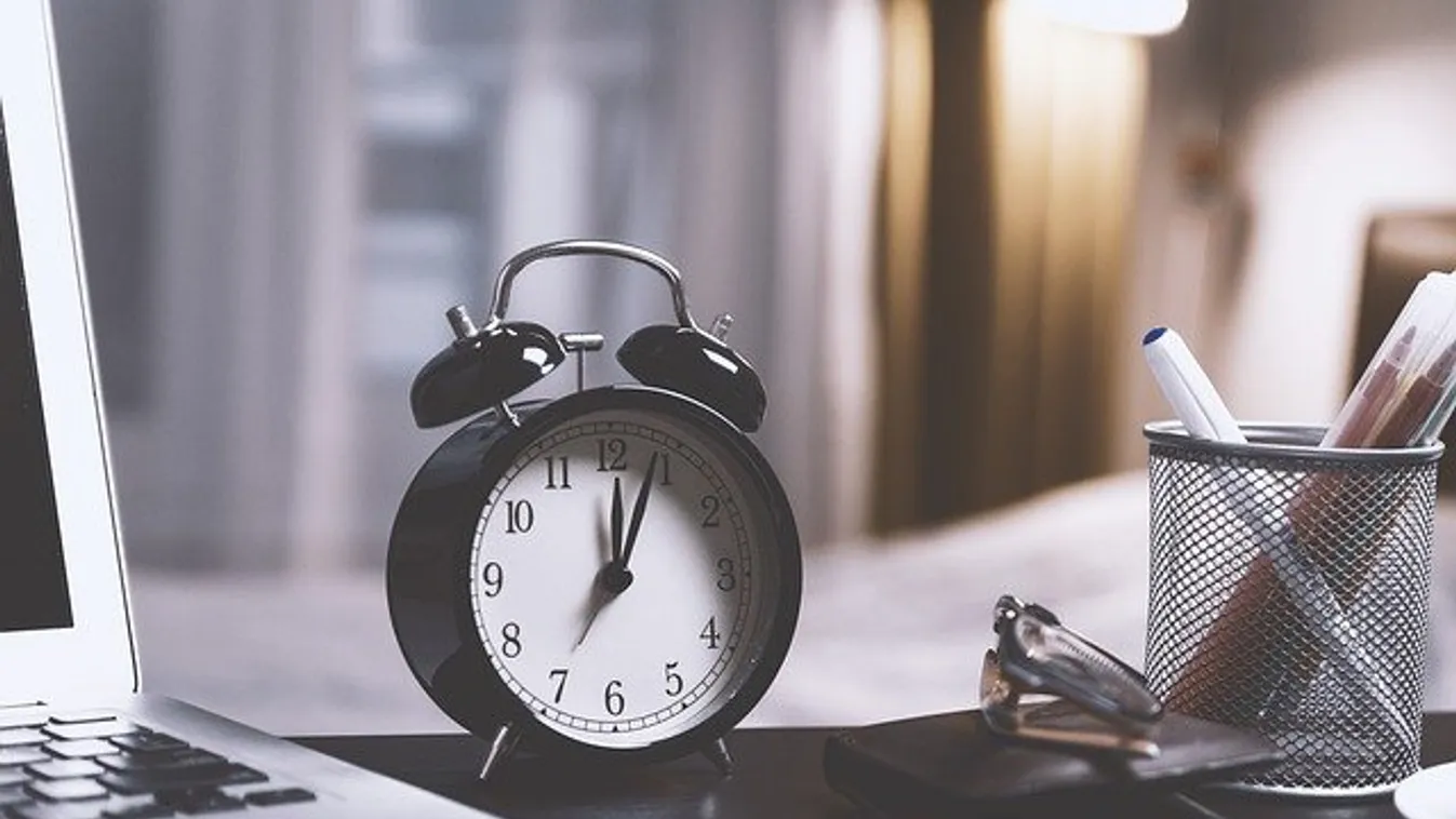 Az óraátállítás változtat a menetrendeken