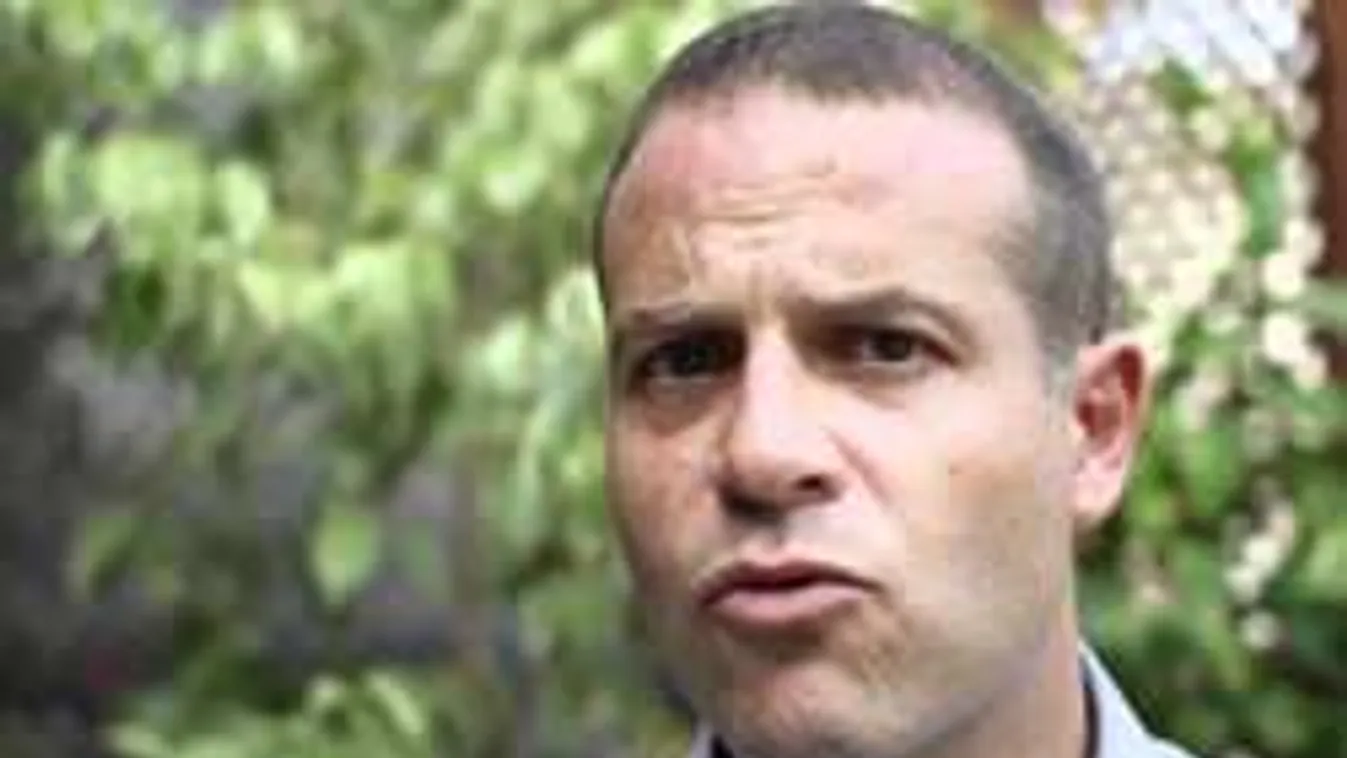 Portik testőrével akarja szétverni október 23-át Juhász Péter!