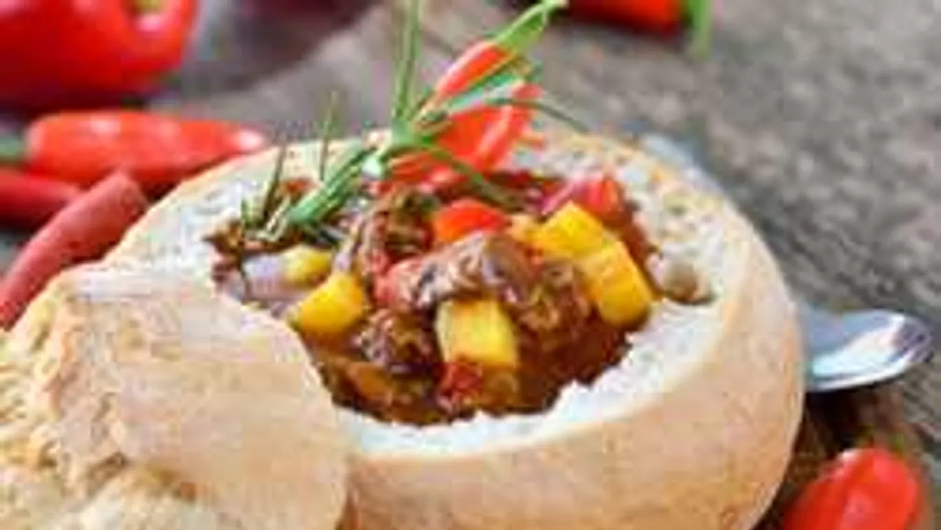 A tél  legjobb receptjei: Cipóba bújt forró levesek