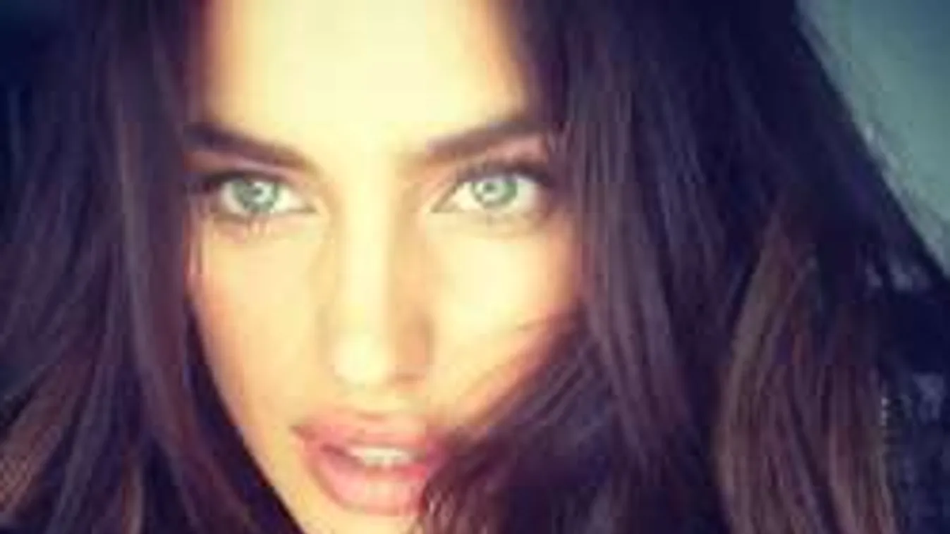 Egy szál bugyiban mártózott meg a világ legjobb nője!