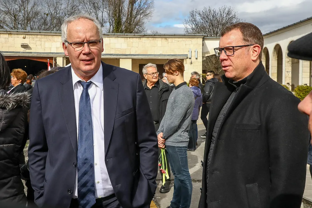 Wladár Sándor, a MÚSZ elnöke (balra) és Märcz Tamás, a férfi vízilabda-válogatott szövetségi kapitánya