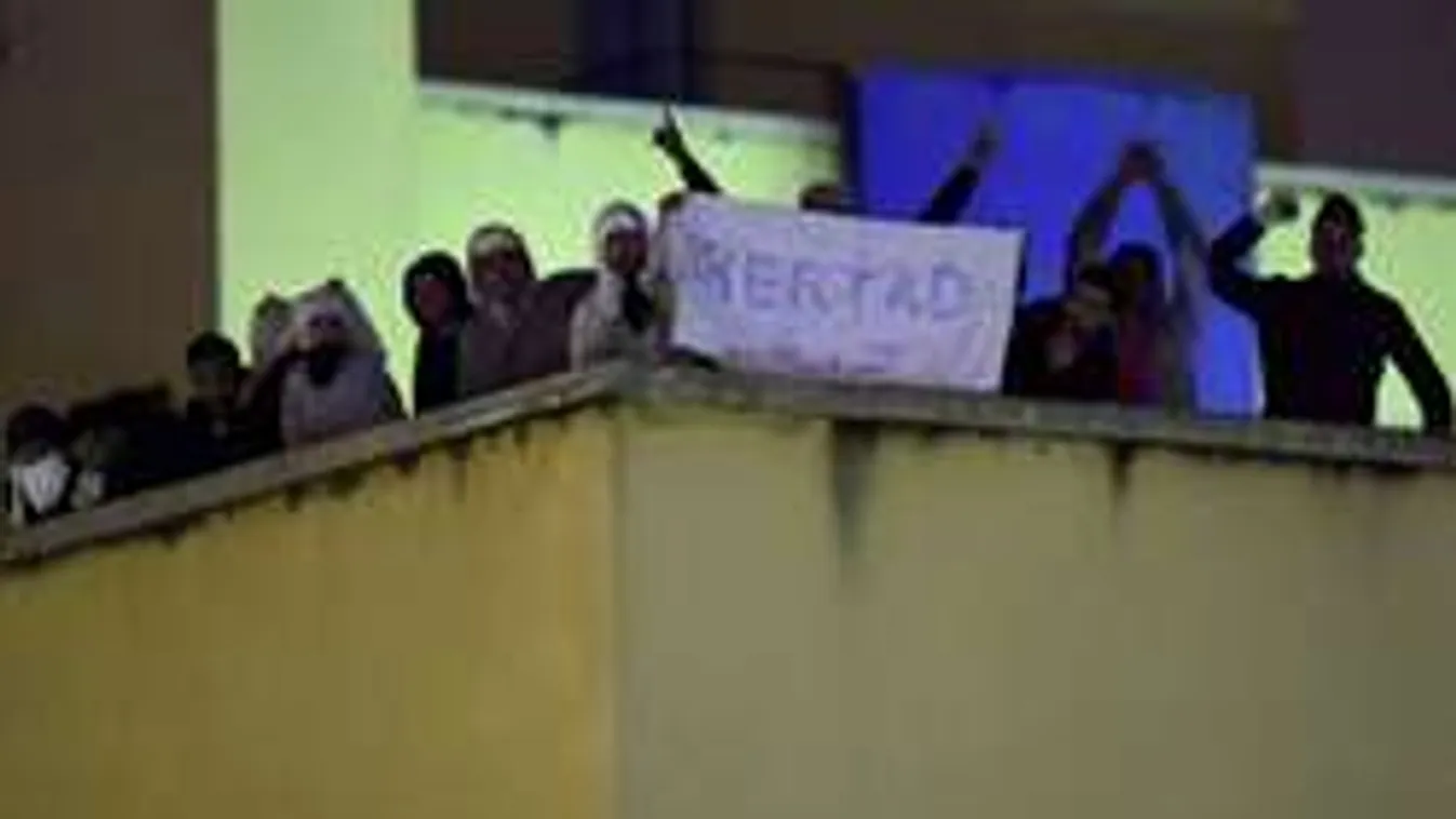 Több tucat dühös migráns tört ki az őrizetből - törtek-zúztak a fővárosban