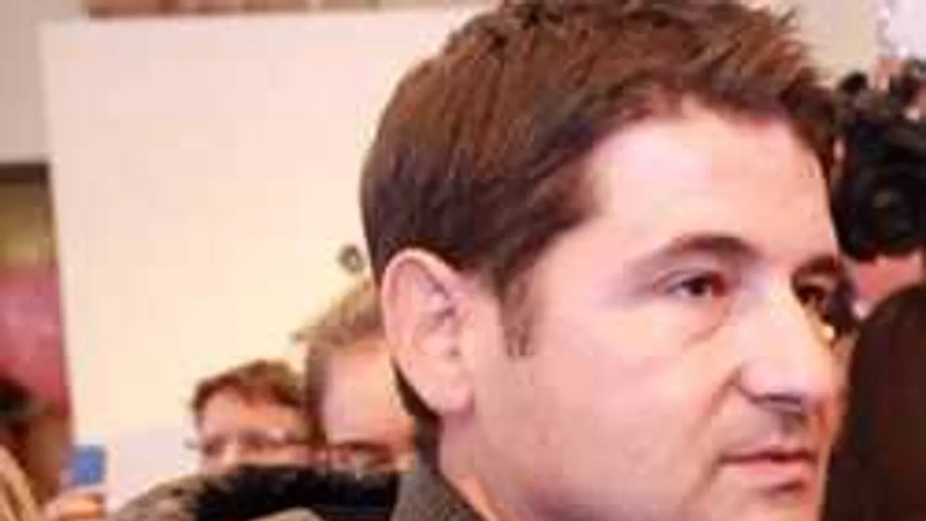 Gyermekeitől függ Hajdú Péter baratnőjének a sorsa