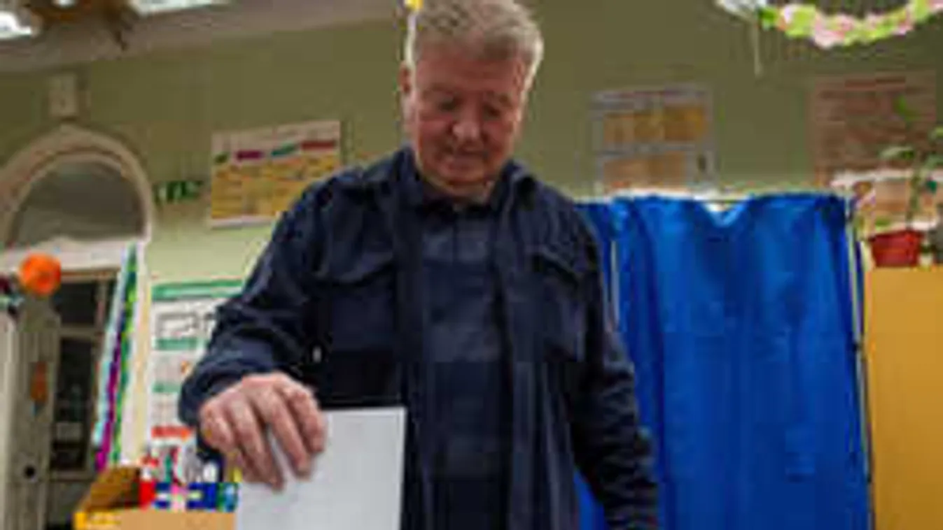 Délig lehet mozgóurnát kérni - rendben megkezdődött a szavazás