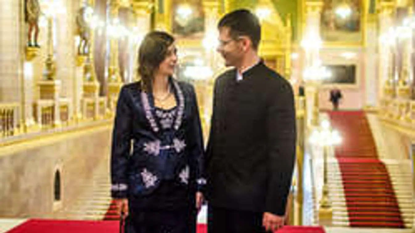 Ózdra, Novák Előd nejéhez kerülnek a magyar választók adatai!