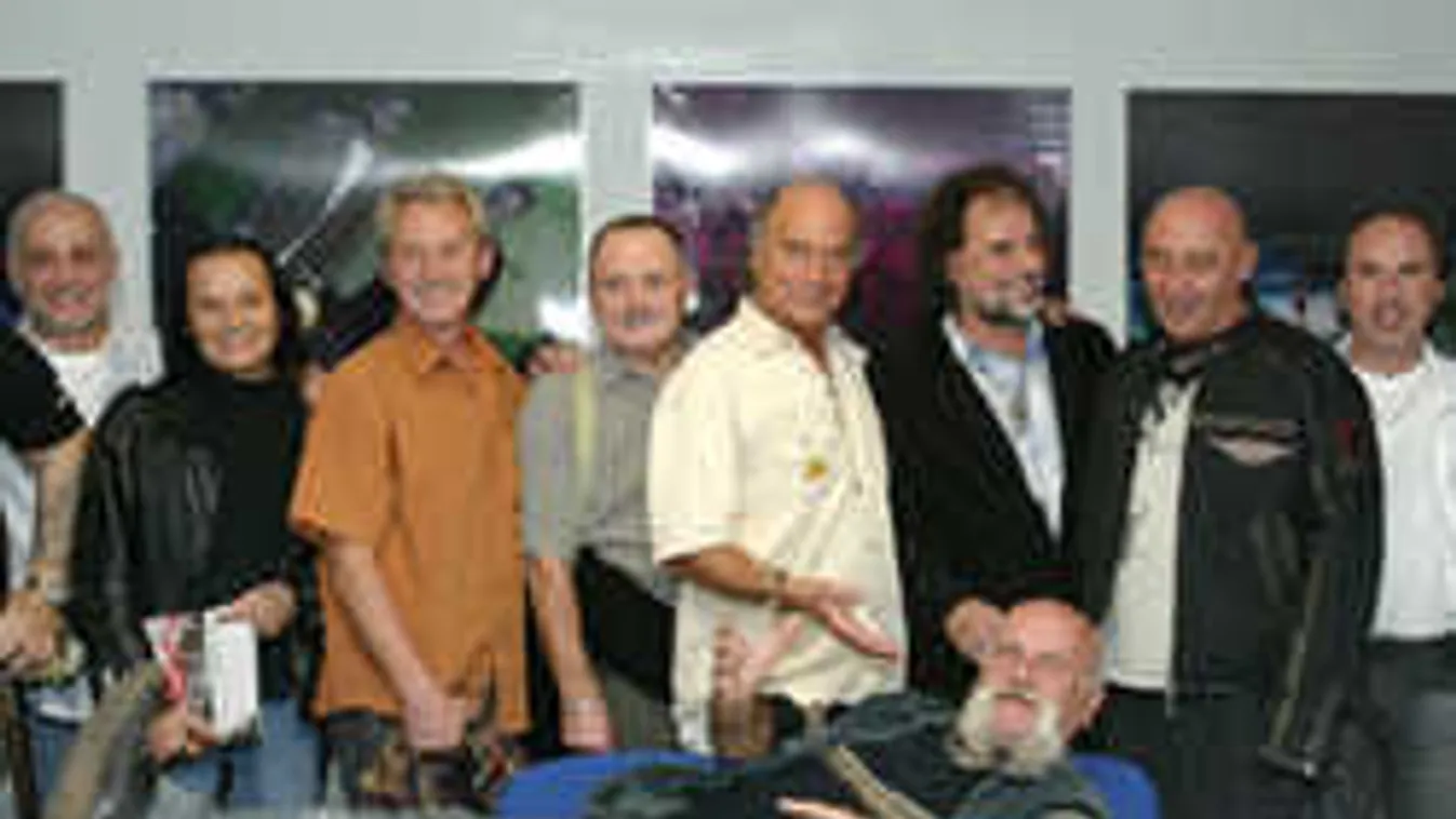 Retro: sosem látott fotó kedvéért gyűltek össze a rock nagyjai!