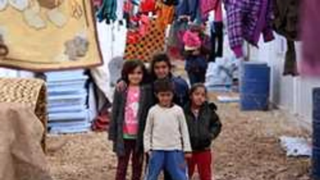 Levágott emberi fejekkel fociztak a gyerekek