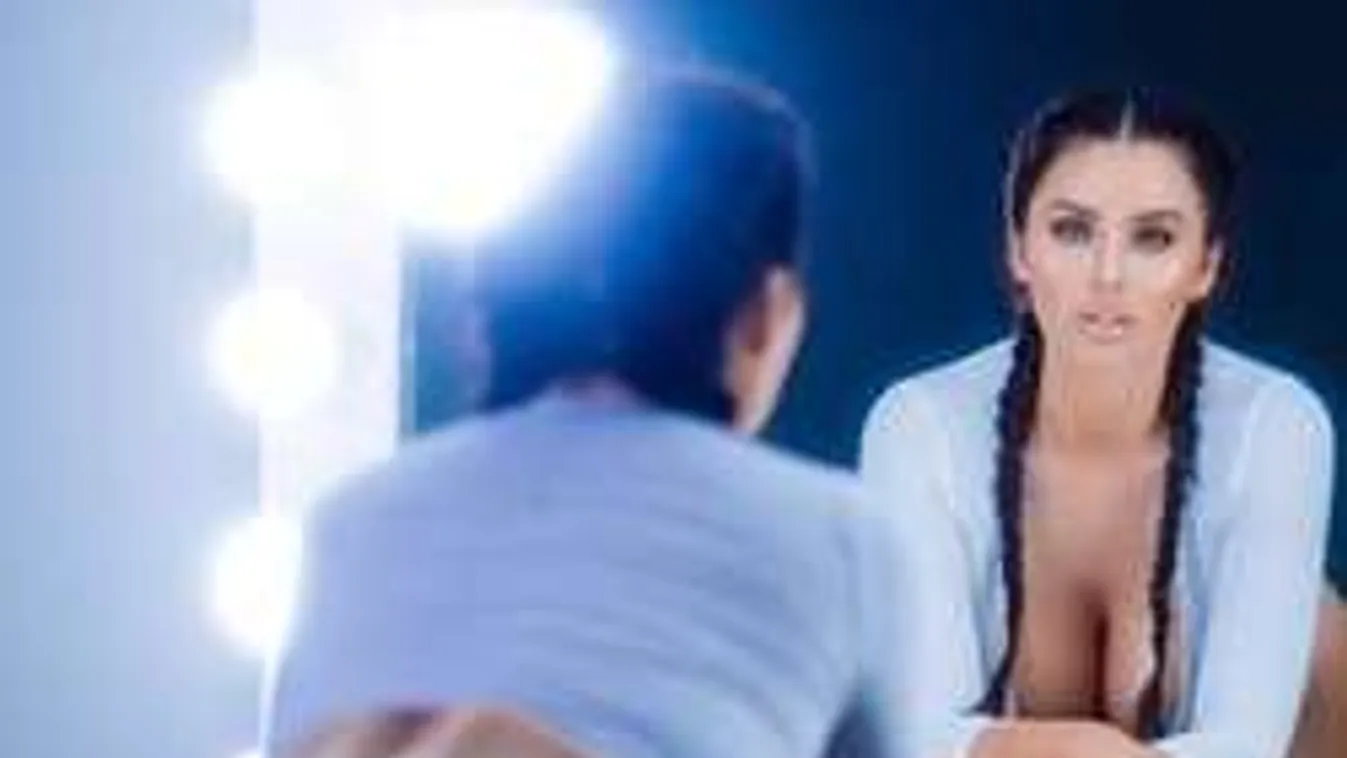 Mindenét megmutatta a szépséges modell-színésznő +18