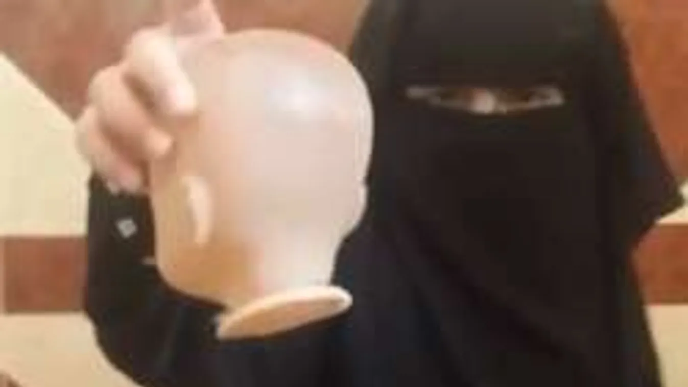 Babát fejez le a kislány az Iszlám Állam videójában