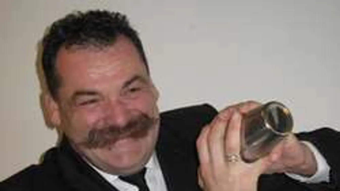 Teljes összeomlás: dühében fojtogatta a parkolóőrt a magyar sztár