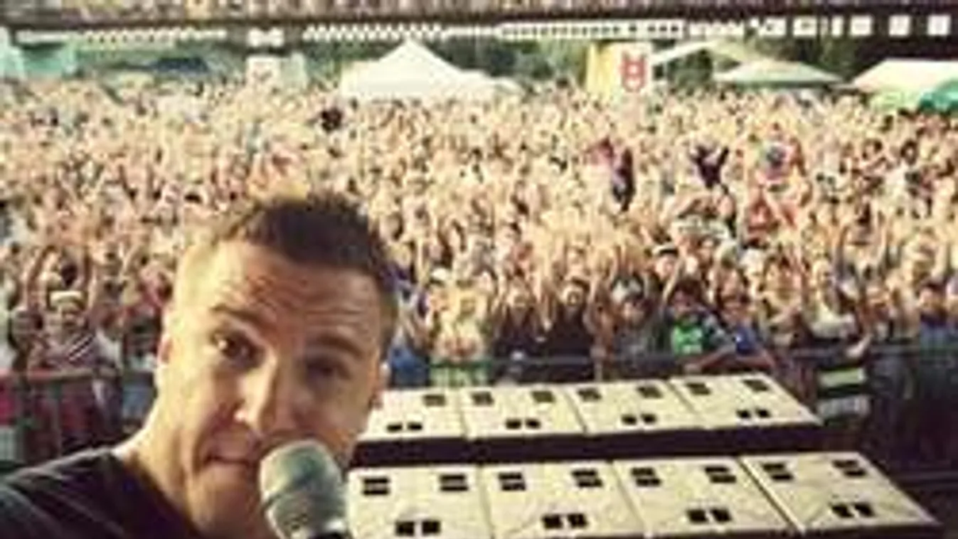 Rajongói hatalmas kommentáradattal védték meg Kasza Tibit