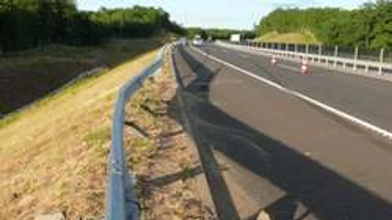 Alakul a dugó! Hatalmas baleset az M1-esen, lezárták a pályát!