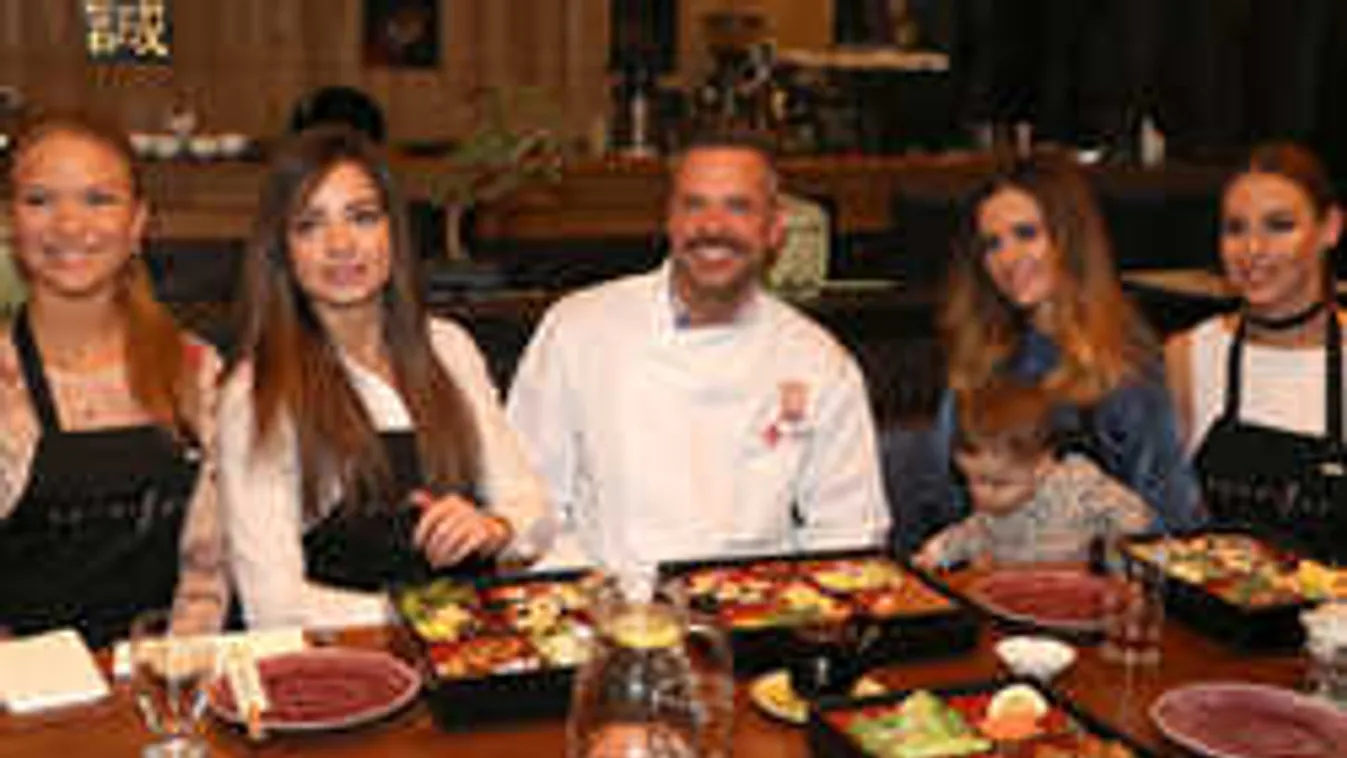 Kovács Lázár az ország legszebb lányaival főzött