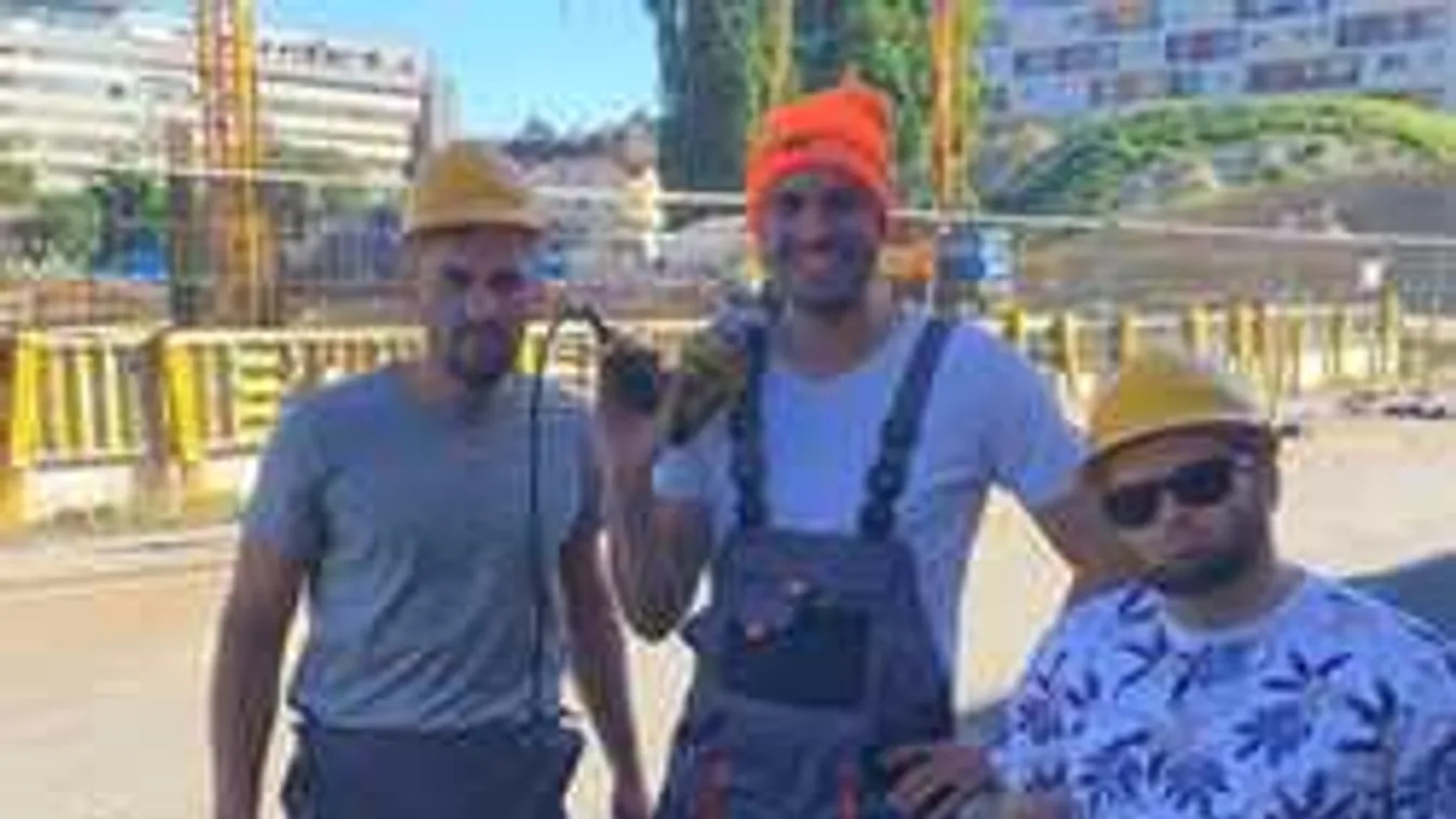 Félmeztelenül mutogatják magukat új videóklipjükben a magyar énekesek