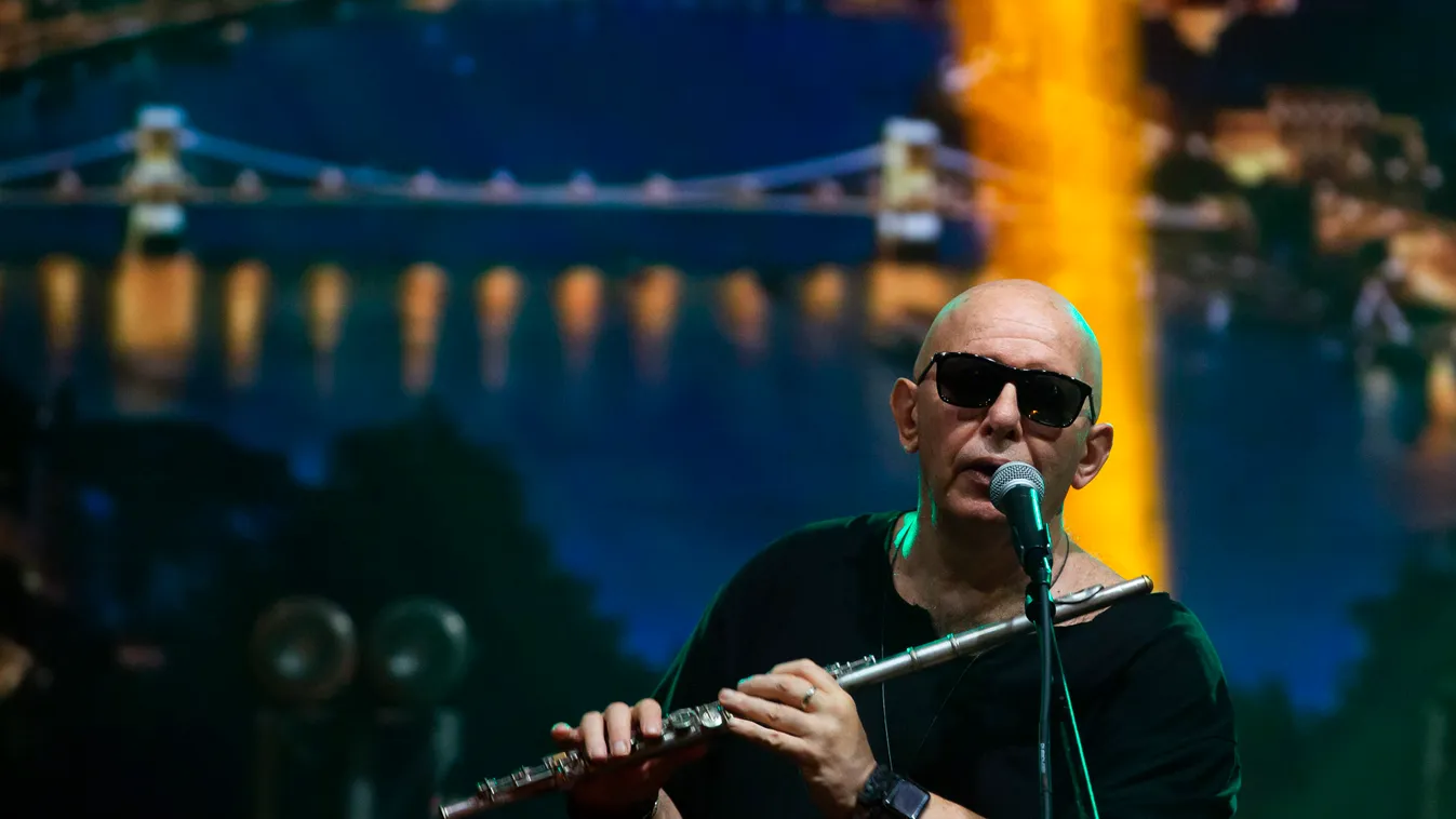 Raktárkoncert: A vírusról írt dalt a karantén alatt a népszerű magyar zenész