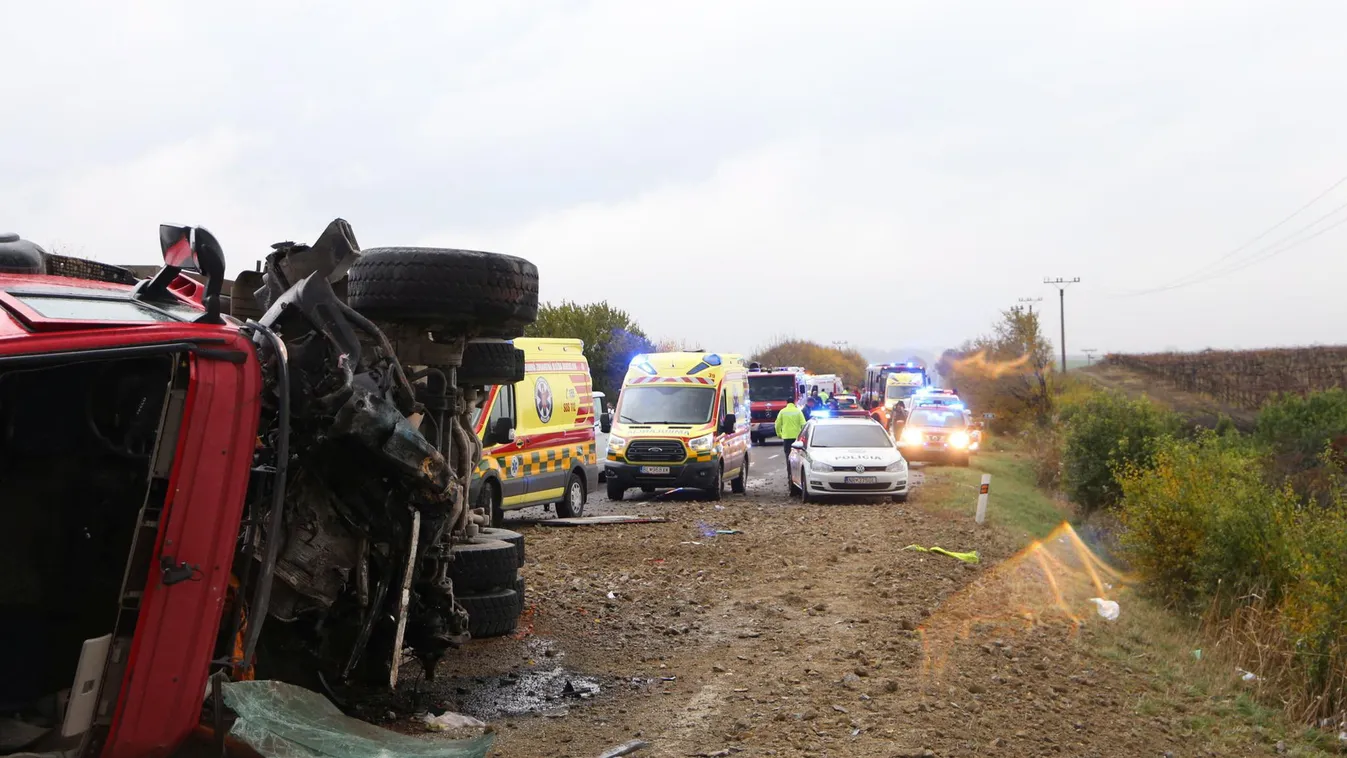 Tragikus buszbaleset: még küzdenek a legsúlyosabb sérült életéért
