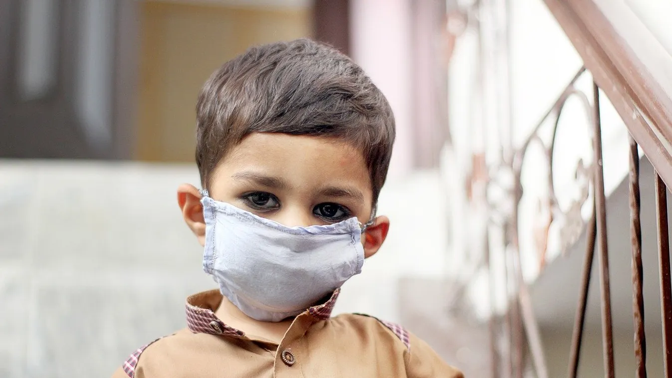 A maszk fontosságára hívja fel a figyelmet a könyv