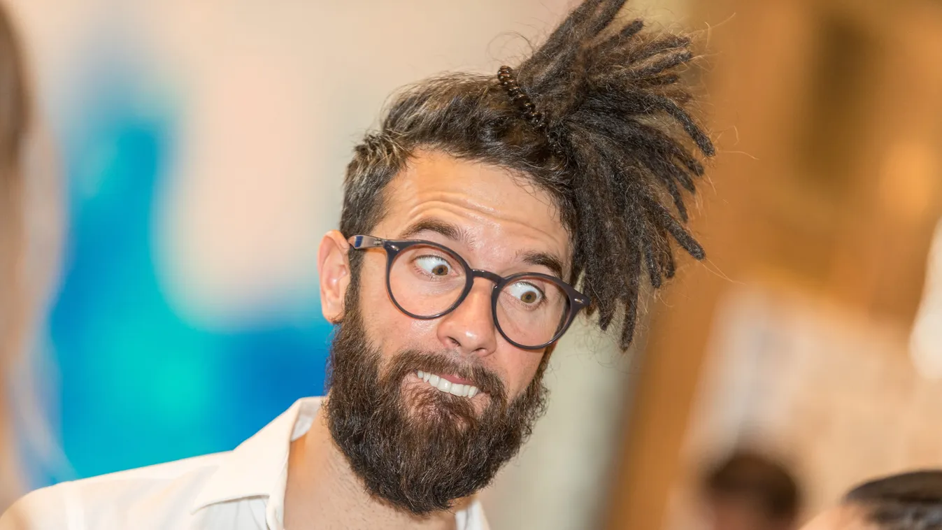 Arcpirító fotó: Meztelenül fürdött a Dunában Varga Viktor