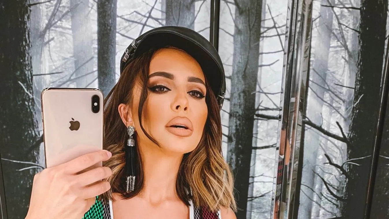 Teljesen levetkőzött, így még nem láttad a népszerű modellt