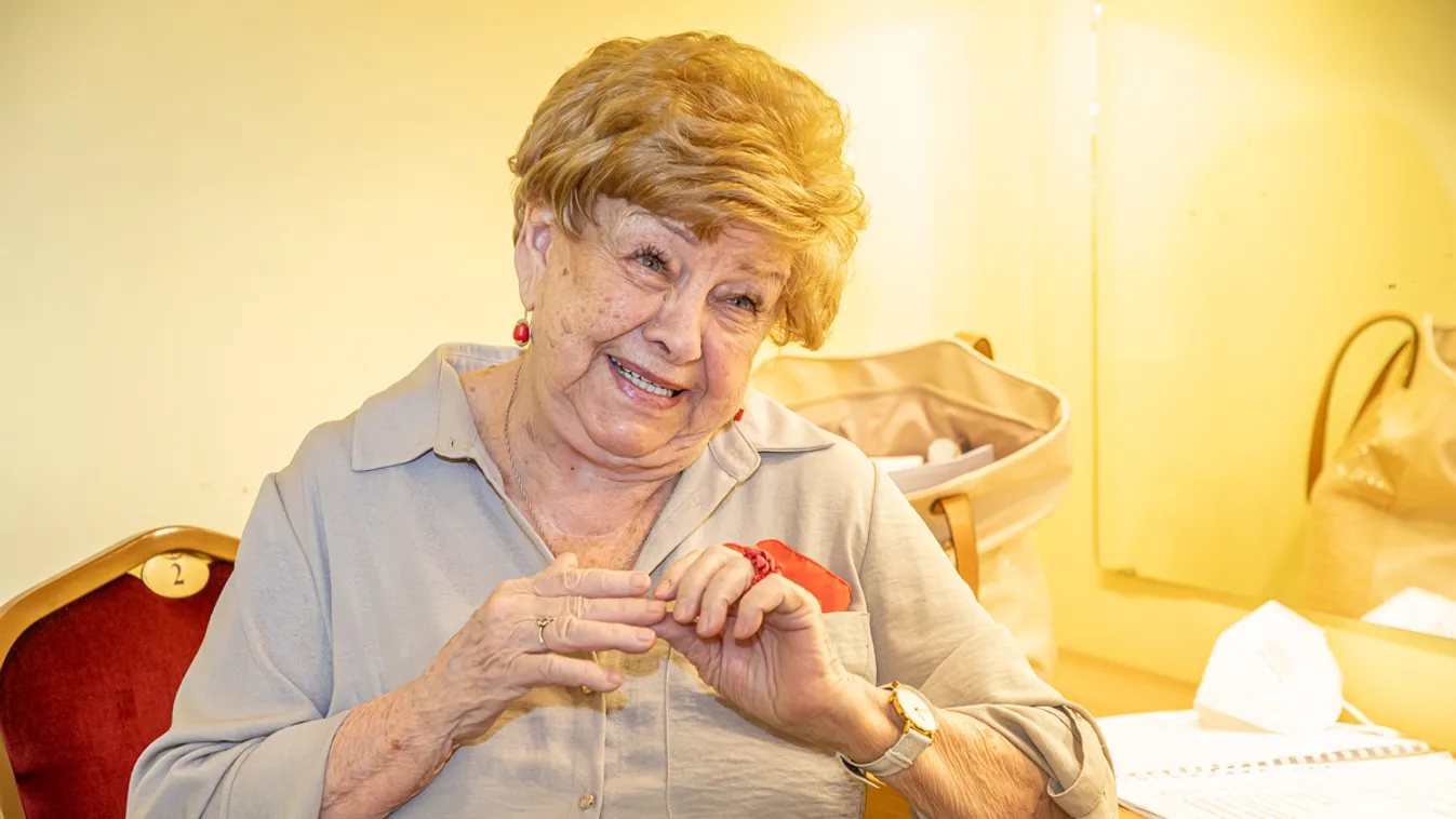 pásztor erzsi harmadik oltás