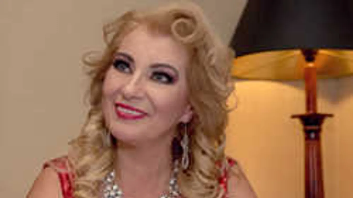 Nem fogsz hinni a szemednek: Kiszel Tünde és a világsztár, igazi ikertornyok