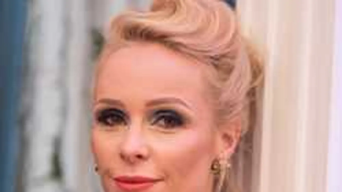 Izgalmas fotó: Jól rámarkoltak a magyar színésznő formás fenekére