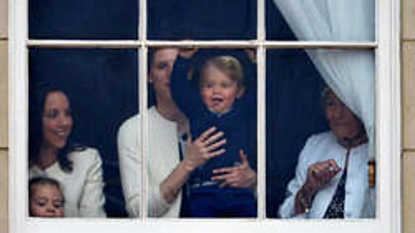 Erzsébet királynő nem engedi ki a mókuskerékből Kate Middletont